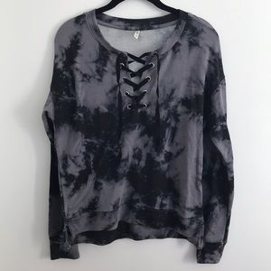 Long sleeve lace up